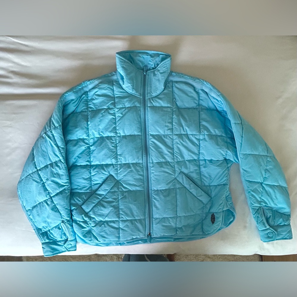 BRAND NEW Free People “Pippa Packabke Puffer Jacket” (Light Blue / Size: XS)